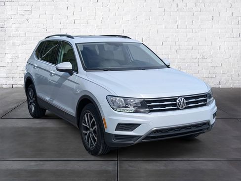 Used 2018 Volkswagen Tiguan SE image 1