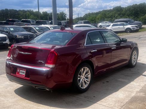 Used 2016 Chrysler 300 C RWD image 6