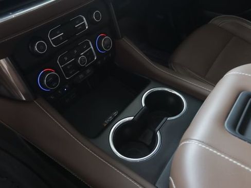 Used 2024 Chevrolet Suburban High Country image 20