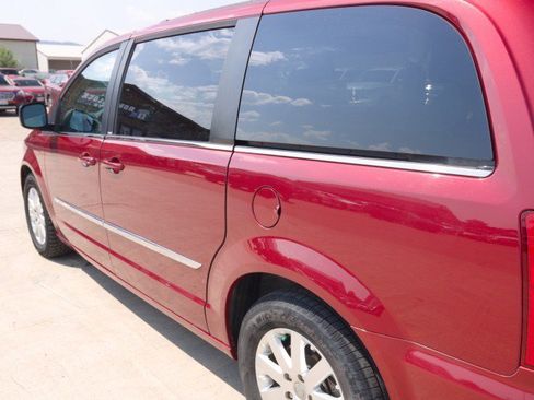 Used 2013 Chrysler Town & Country Touring FWD image 8