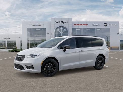 New 2026 Chrysler Pacifica Select FWD image 2