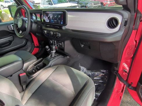 Used 2024 Jeep Wrangler Unlimited AWD/4WD image 28
