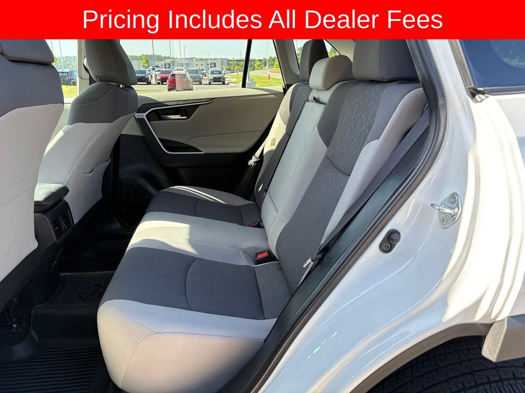 Used 2022 Toyota RAV4 XLE FWD image 31