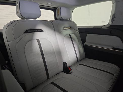 Used 2024 Rivian R1S Adventure AWD/4WD image 25