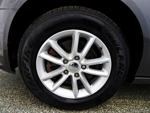 Used 2019 Dodge Grand Caravan SXT FWD image 18