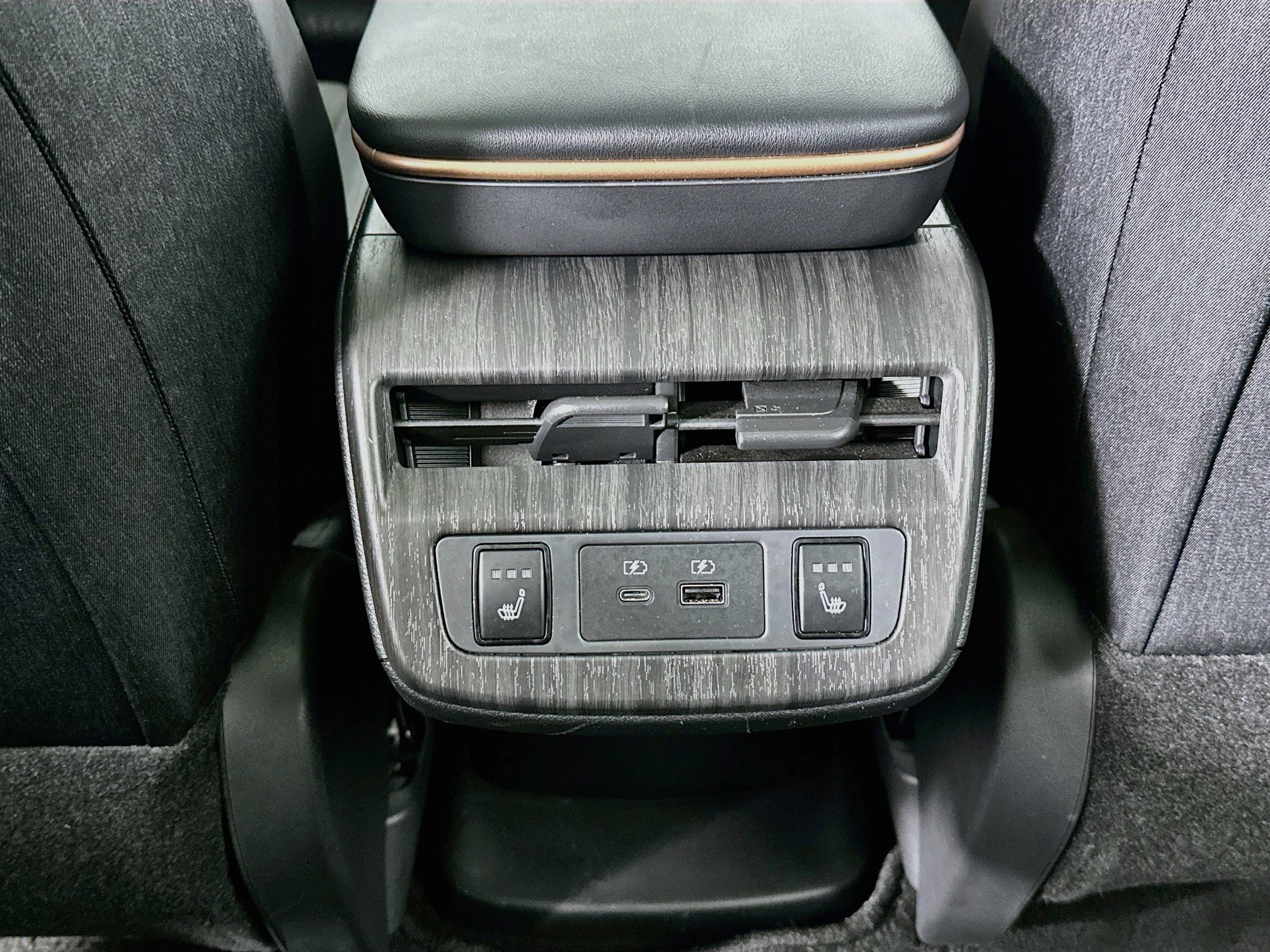Used 2023 Nissan Ariya FWD image 29