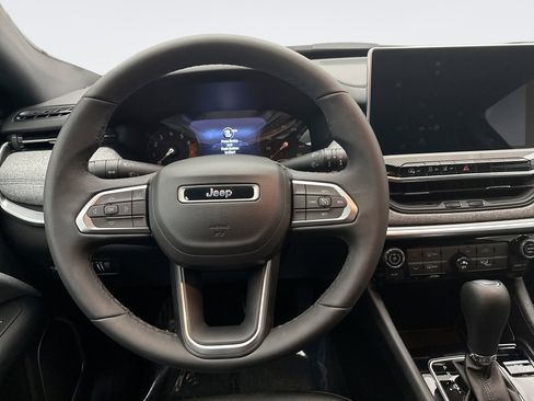 Used 2024 Jeep Compass Latitude image 12