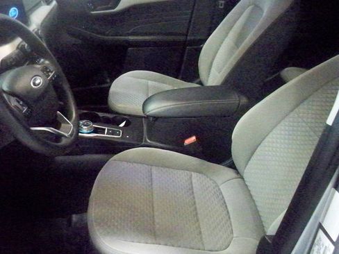Used 2022 Ford Escape SE image 7