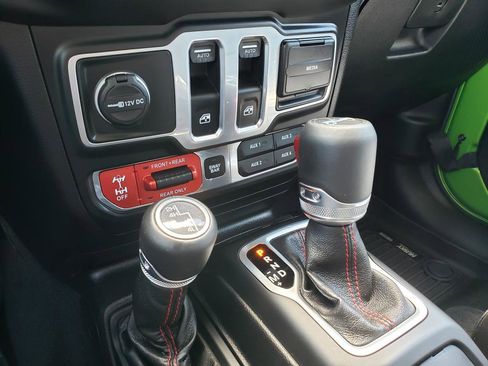 Used 2018 Jeep Wrangler Rubicon AWD/4WD image 17