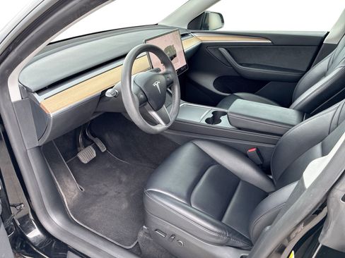 Certified 2023 Tesla Model Y Long Range AWD/4WD image 9