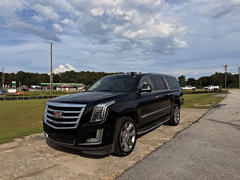 Used 2019 Cadillac Escalade ESV Luxury RWD image 1