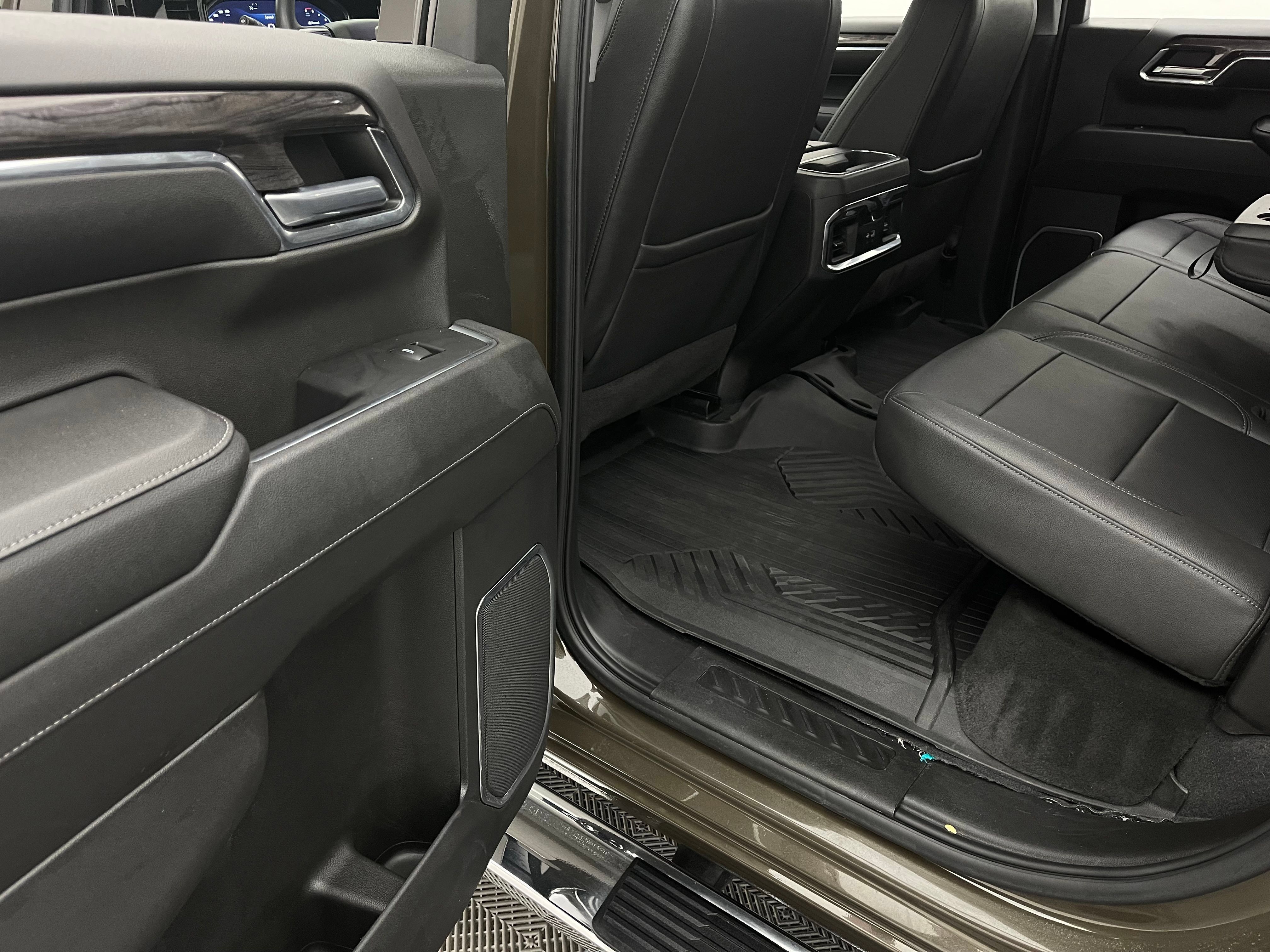 Used 2023 Chevrolet Silverado 1500 LTZ AWD/4WD image 40