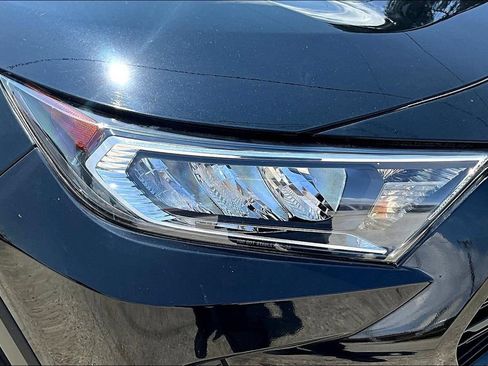Used 2021 Toyota RAV4 XLE w/ Convenience Package FWD image 32