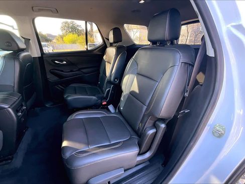 Used 2020 Chevrolet Traverse LT image 18