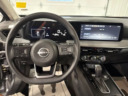 Used 2025 Nissan Kicks SV AWD/4WD image 29