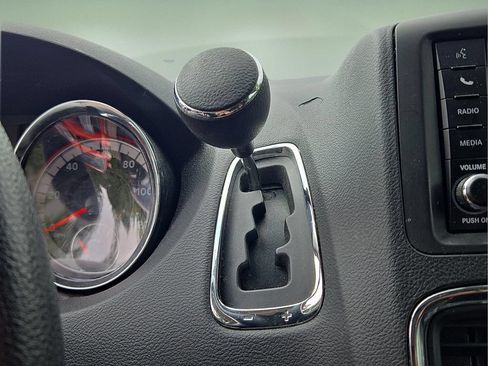 Used 2019 Dodge Grand Caravan SE FWD image 17