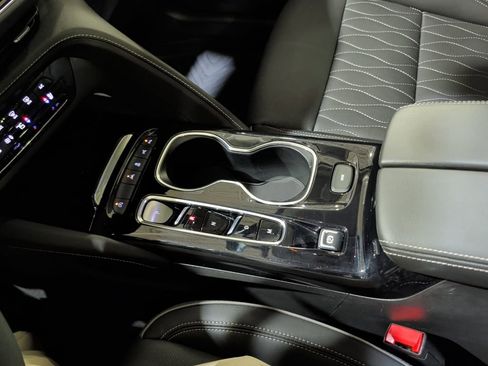 Certified 2022 Buick Envision Avenir w/ Technology Package II image 25