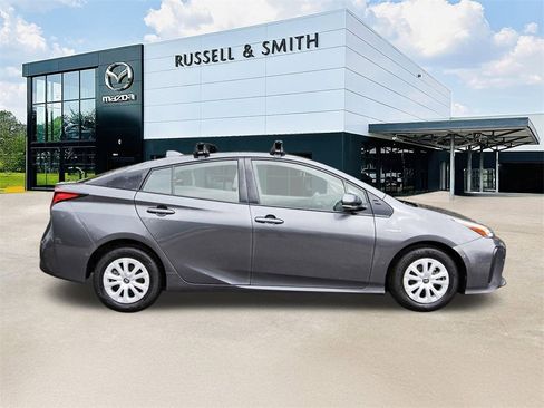 Used 2020 Toyota Prius image 3