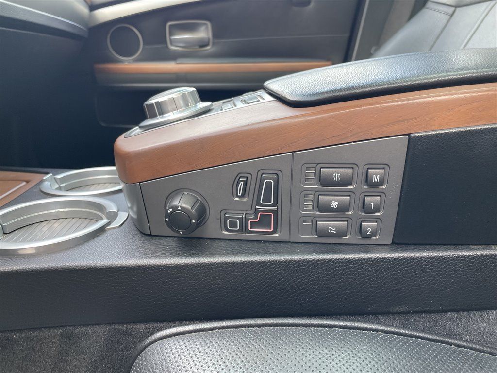 Used 2007 BMW 750i RWD image 28