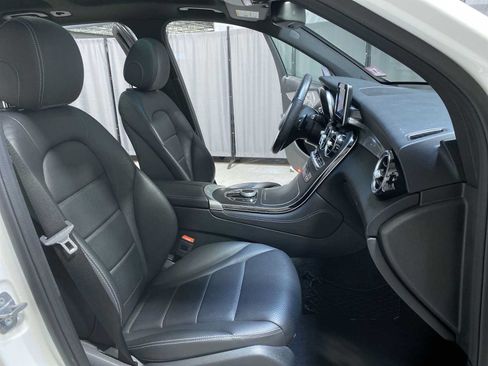 Used 2019 Mercedes-Benz GLC 300 4MATIC image 14