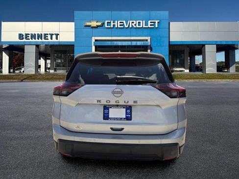 Used 2025 Nissan Rogue SV FWD image 6