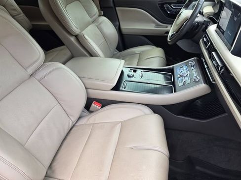 Used 2023 Lincoln Aviator Reserve w/ Equipment Group 201A AWD/4WD image 13