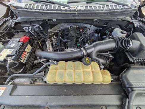 Used 2021 Ford Expedition XLT image 18