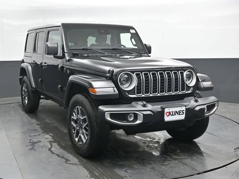 Used 2025 Jeep Wrangler Unlimited Sahara AWD/4WD image 4