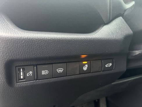 Used 2023 Toyota RAV4 XLE Premium image 11