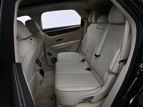 Certified 2024 Bentley Bentayga AWD/4WD image 27