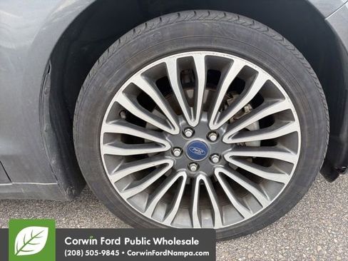 Used 2017 Ford Fusion SE image 11