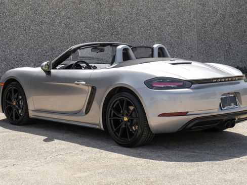 Used 2018 Porsche 718 Boxster image 11