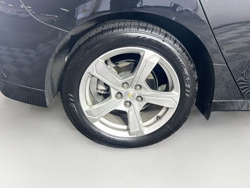 Used 2017 Chevrolet Volt LT w/ Comfort Package FWD image 11