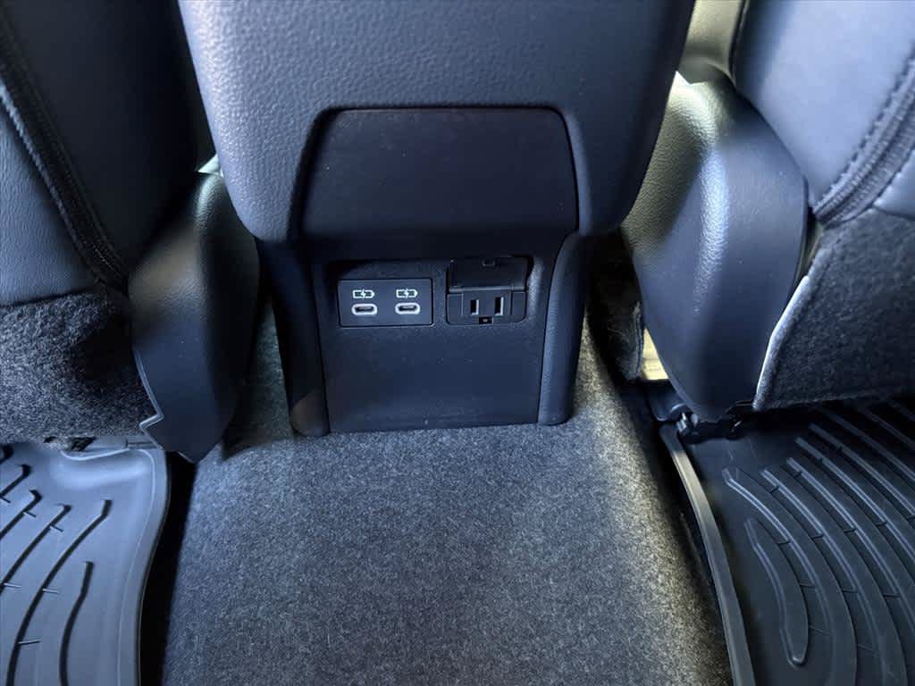 Used 2025 Toyota Prius Plug-In Hybrid FWD image 10