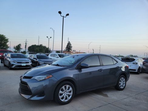 Used 2019 Toyota Corolla LE FWD image 3