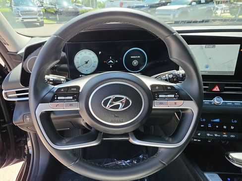 Used 2023 Hyundai Elantra Limited FWD image 29