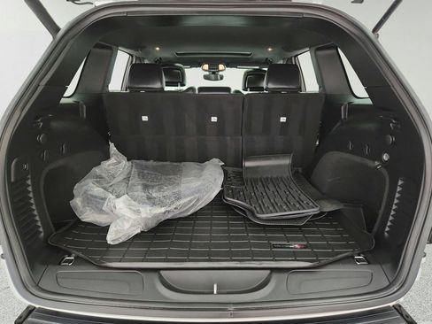 Used 2017 Jeep Grand Cherokee Altitude w/ Quick Order Package 23Z AWD/4WD image 36