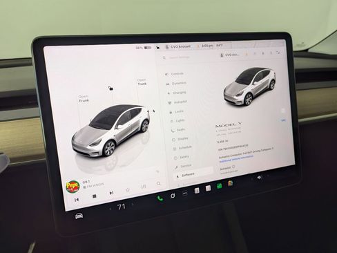 Used 2023 Tesla Model Y Long Range image 38