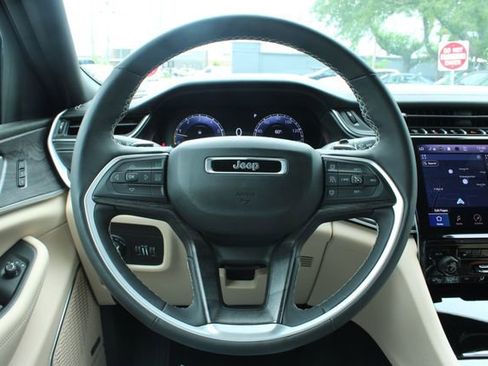 Used 2025 Jeep Grand Cherokee Limited AWD/4WD image 26
