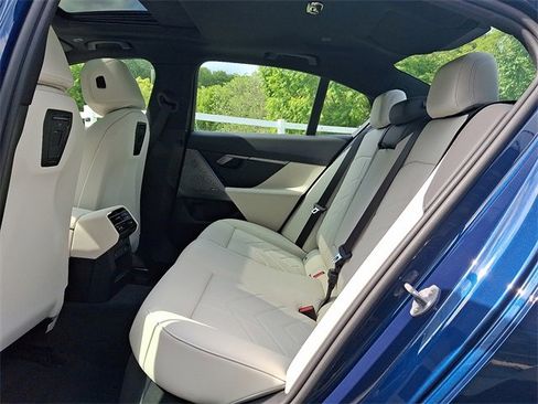 New 2026 BMW 530i xDrive w/ Premium Package image 9