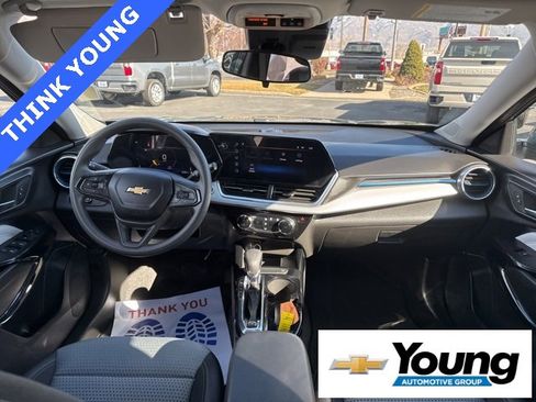 Used 2025 Chevrolet Trax LT image 12