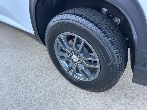 Used 2025 GMC Acadia Elevation image 10