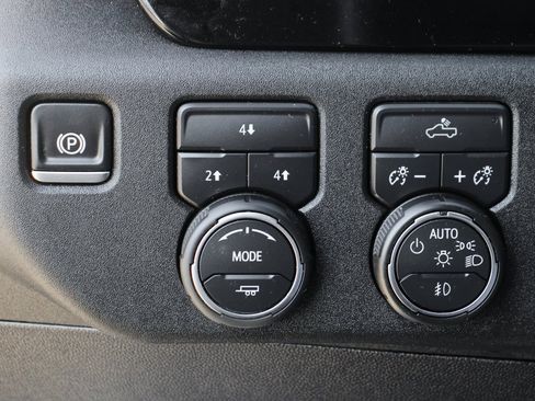 Used 2025 Chevrolet Silverado 2500 LT w/ Convenience Package image 18