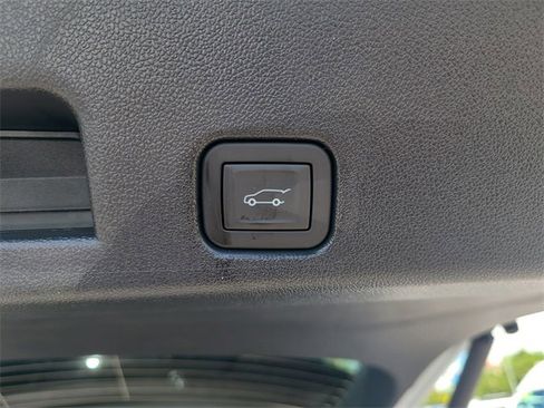 New 2026 Chevrolet Traverse LT image 11