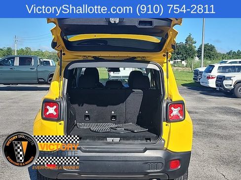 Used 2023 Jeep Renegade Latitude AWD/4WD image 24