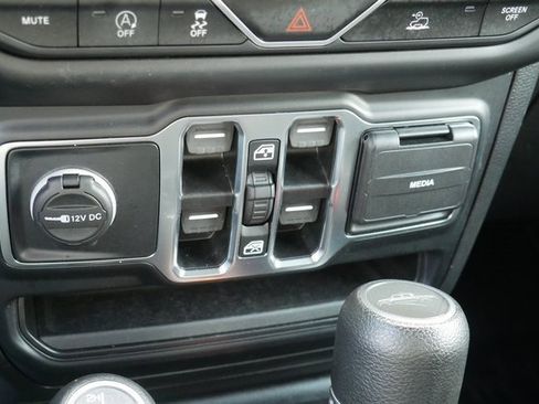 Used 2022 Jeep Gladiator Sport image 21