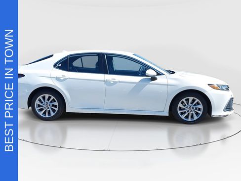 Used 2023 Toyota Camry LE image 4