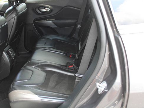 Used 2020 Jeep Cherokee Latitude Plus w/ Cold Weather Group image 12