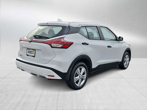 Used 2023 Nissan Kicks S image 8