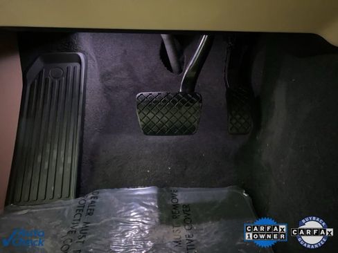 Used 2022 Porsche Cayenne w/ Premium Package image 32